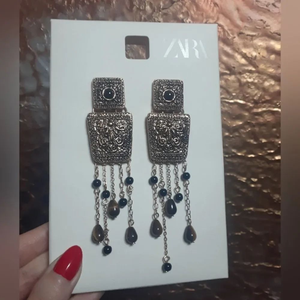 Zara Nwt Antiqued Gold and Black Stone Dangle Earrings